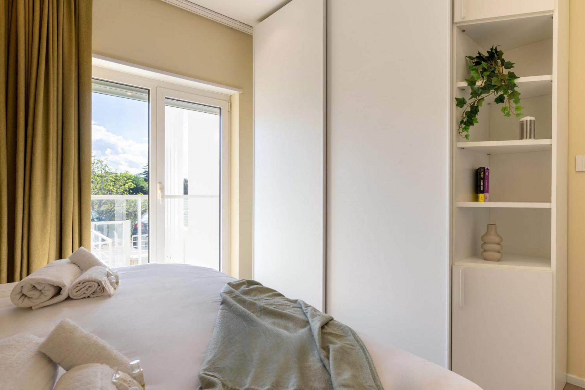 Exclusive Deluxe Up To 6 People & Heated Tub Apartment