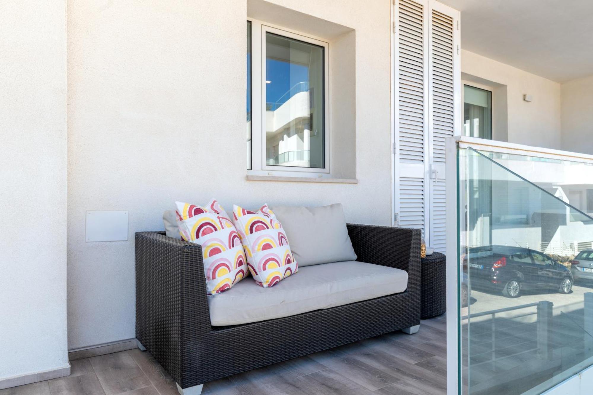Exclusive Deluxe Up To 6 People & Heated Tub Apartment