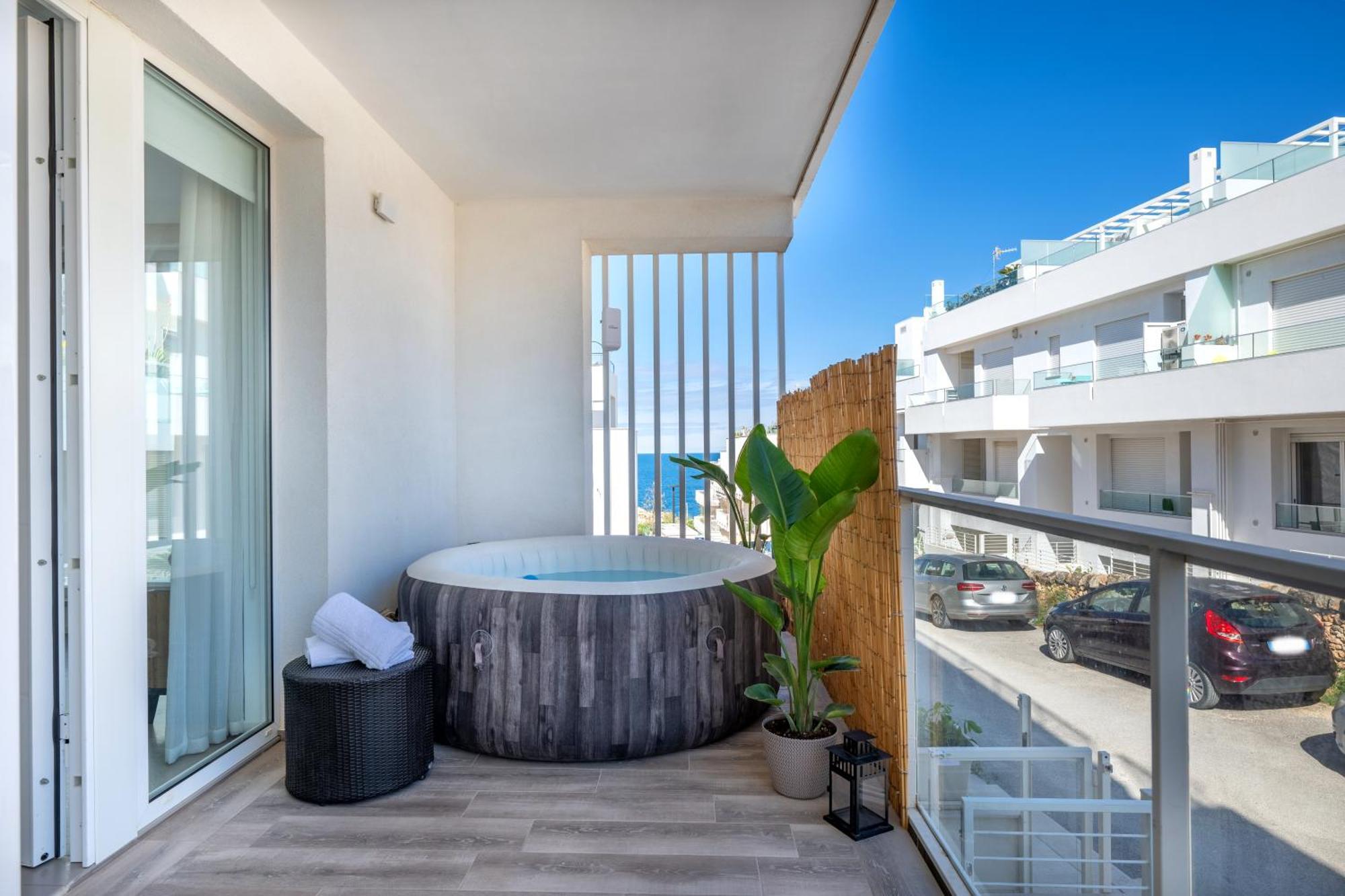 Exclusive Deluxe Up To 6 People & Heated Tub Polignano a Mare