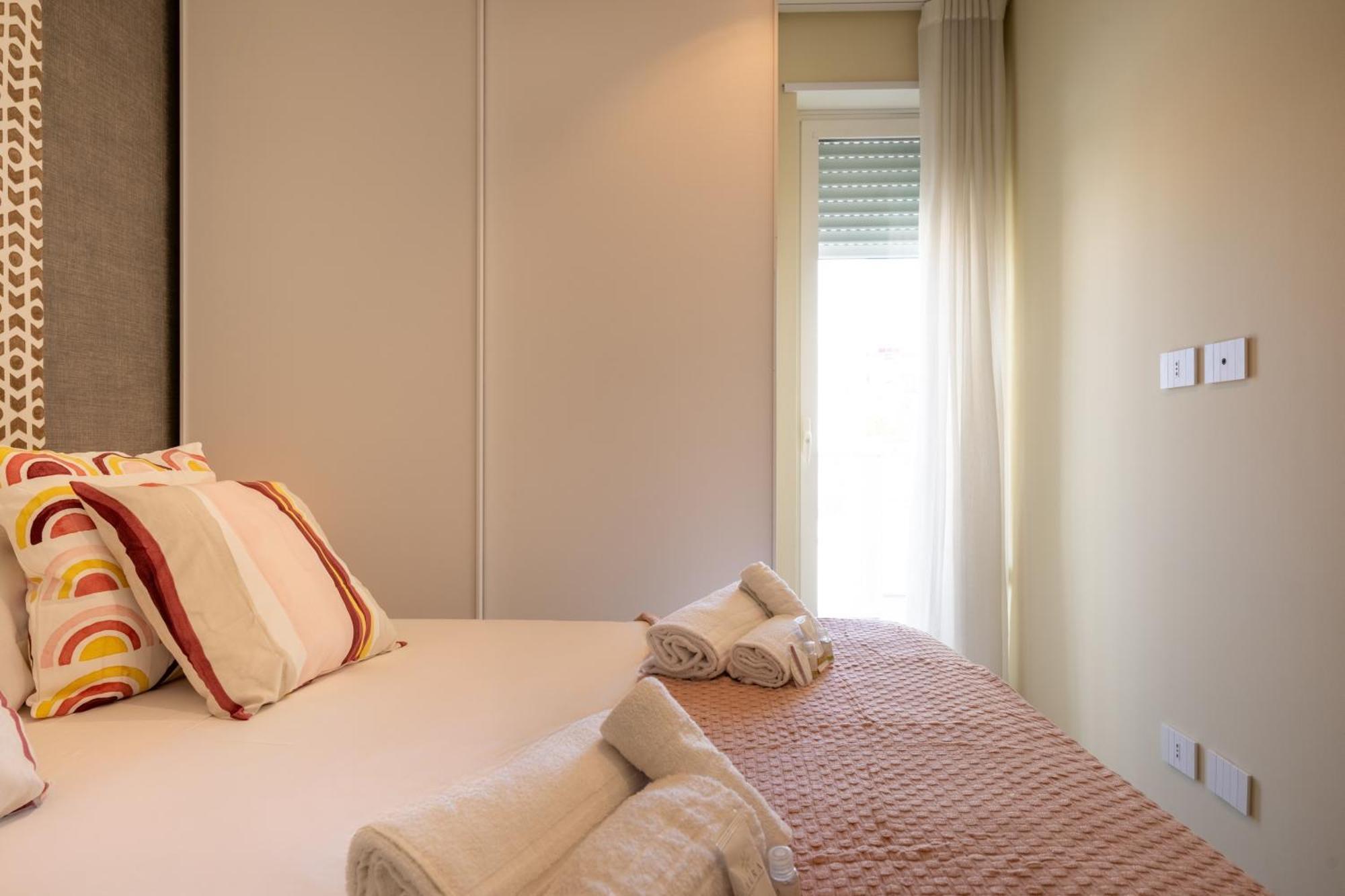 Exclusive Deluxe Up To 6 People & Heated Tub