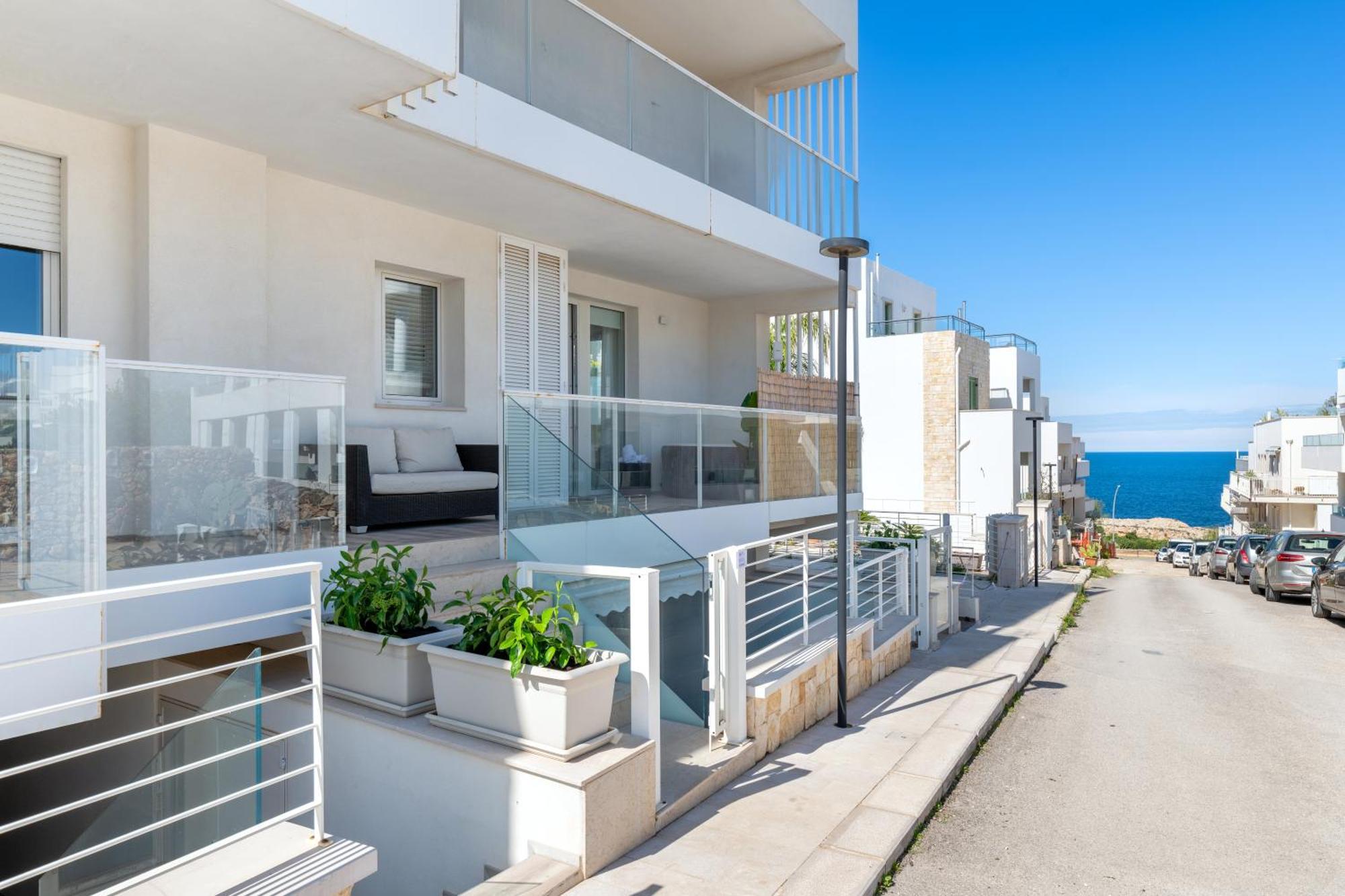 Exclusive Deluxe Up To 6 People & Heated Tub Apartment *
