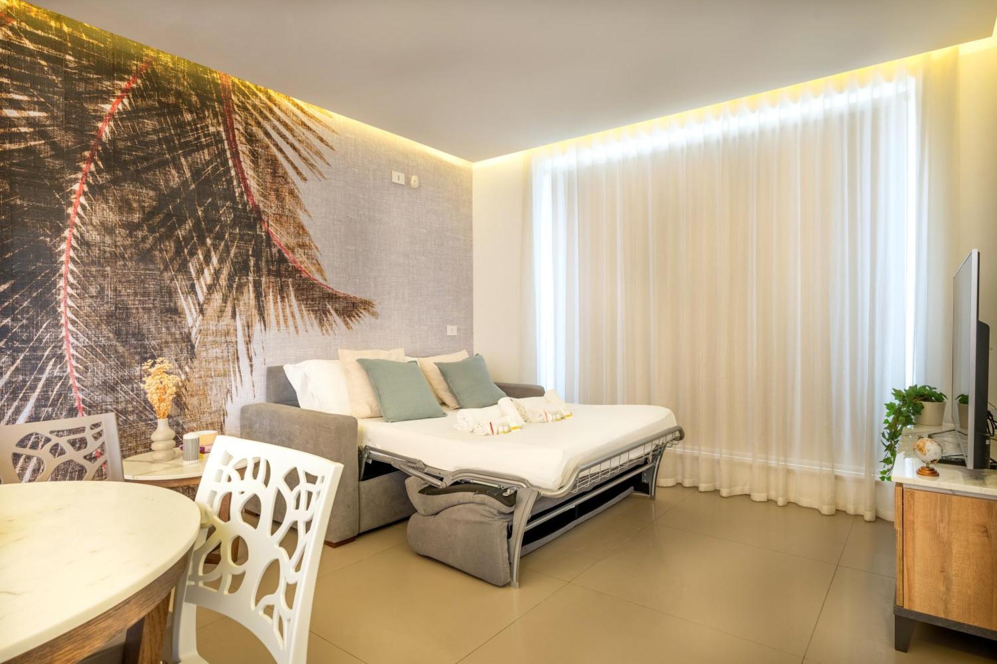 Exclusive Deluxe Up To 6 People & Heated Tub Apartment *